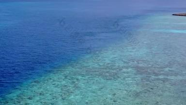 无人机视图旅游美丽的旅游海滩时间绿松石海洋白色沙子背景